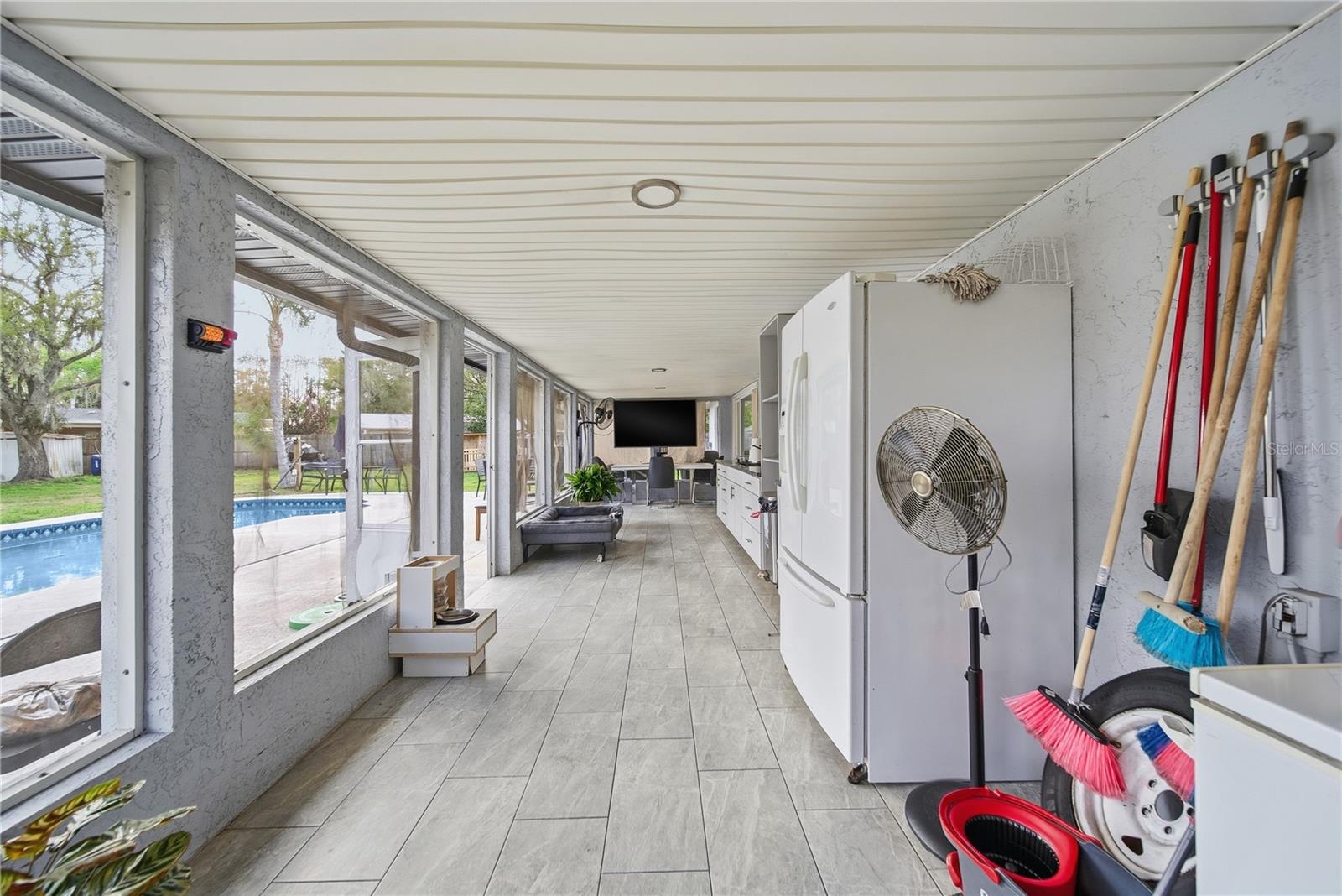 CARROLLWOOD MEADOWS UNIT V - Residential Lease