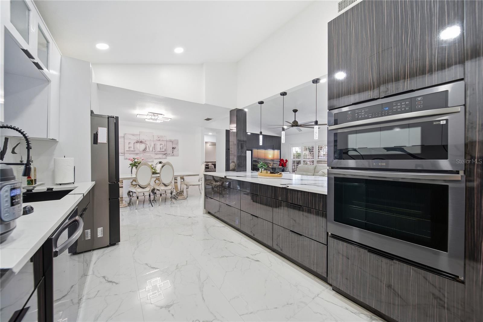 CARROLLWOOD MEADOWS UNIT V - Residential Lease