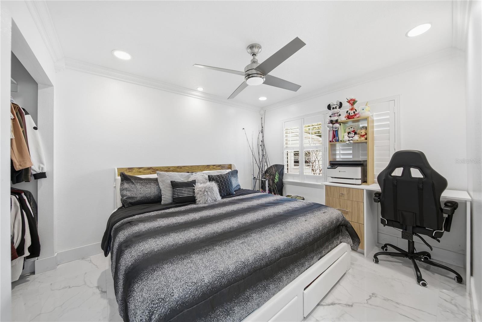 CARROLLWOOD MEADOWS UNIT V - Residential Lease