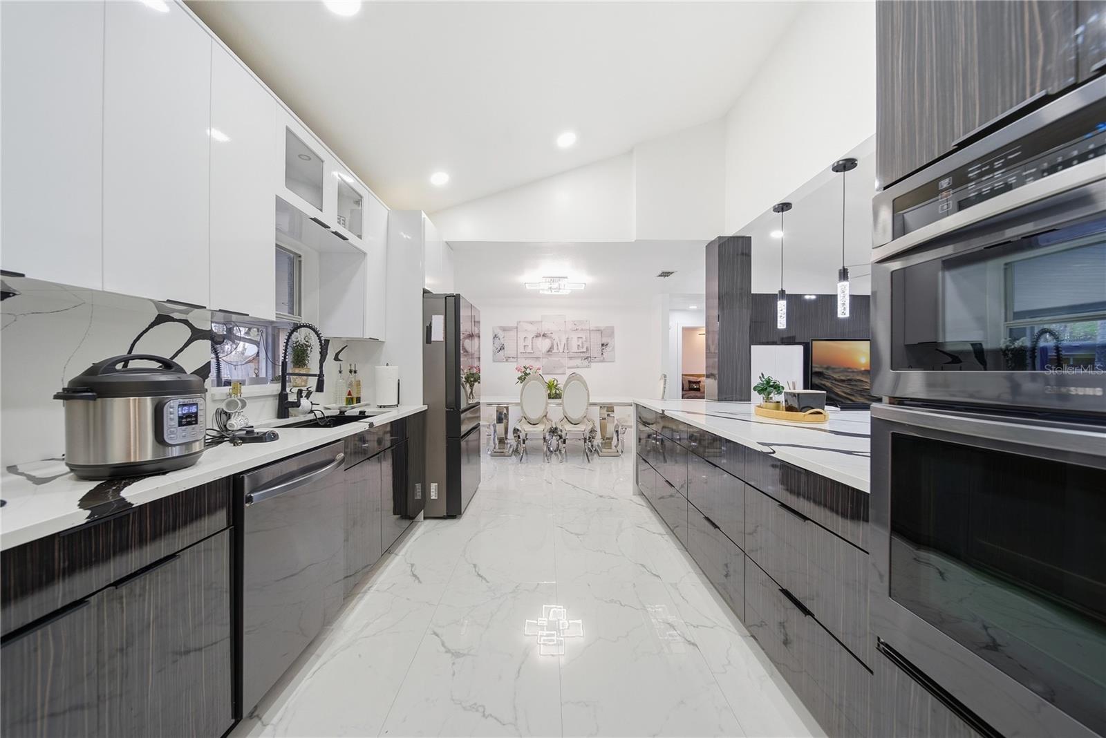 CARROLLWOOD MEADOWS UNIT V - Residential Lease