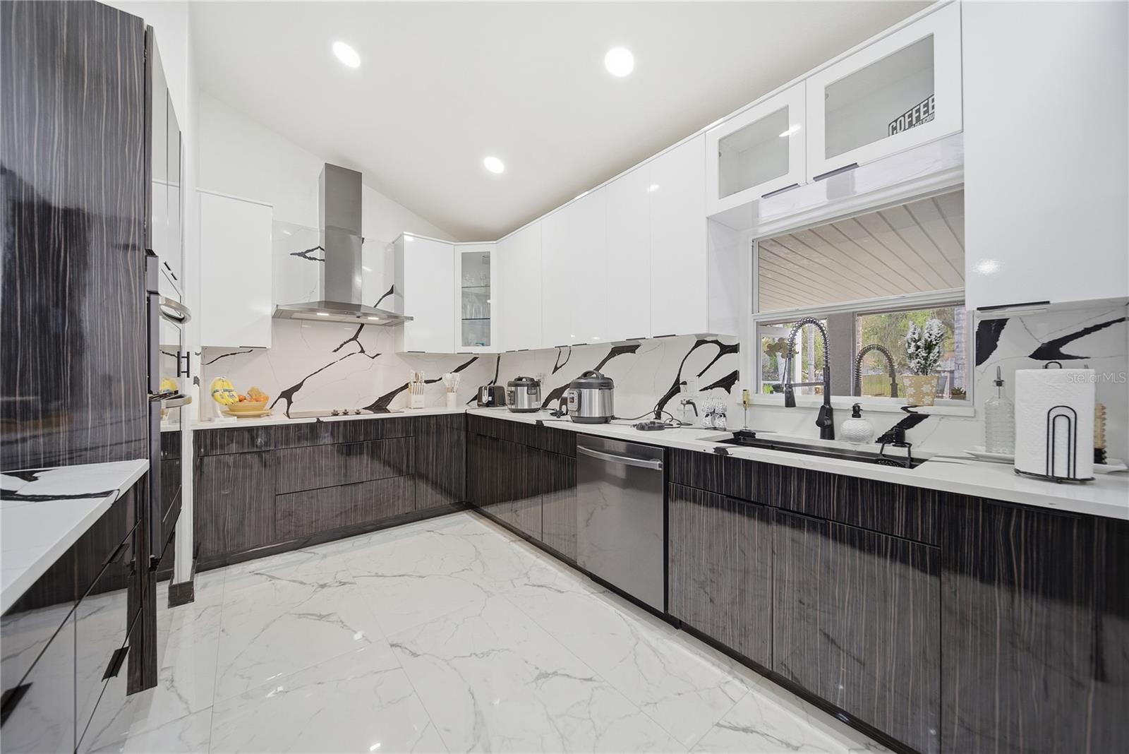 CARROLLWOOD MEADOWS UNIT V - Residential Lease