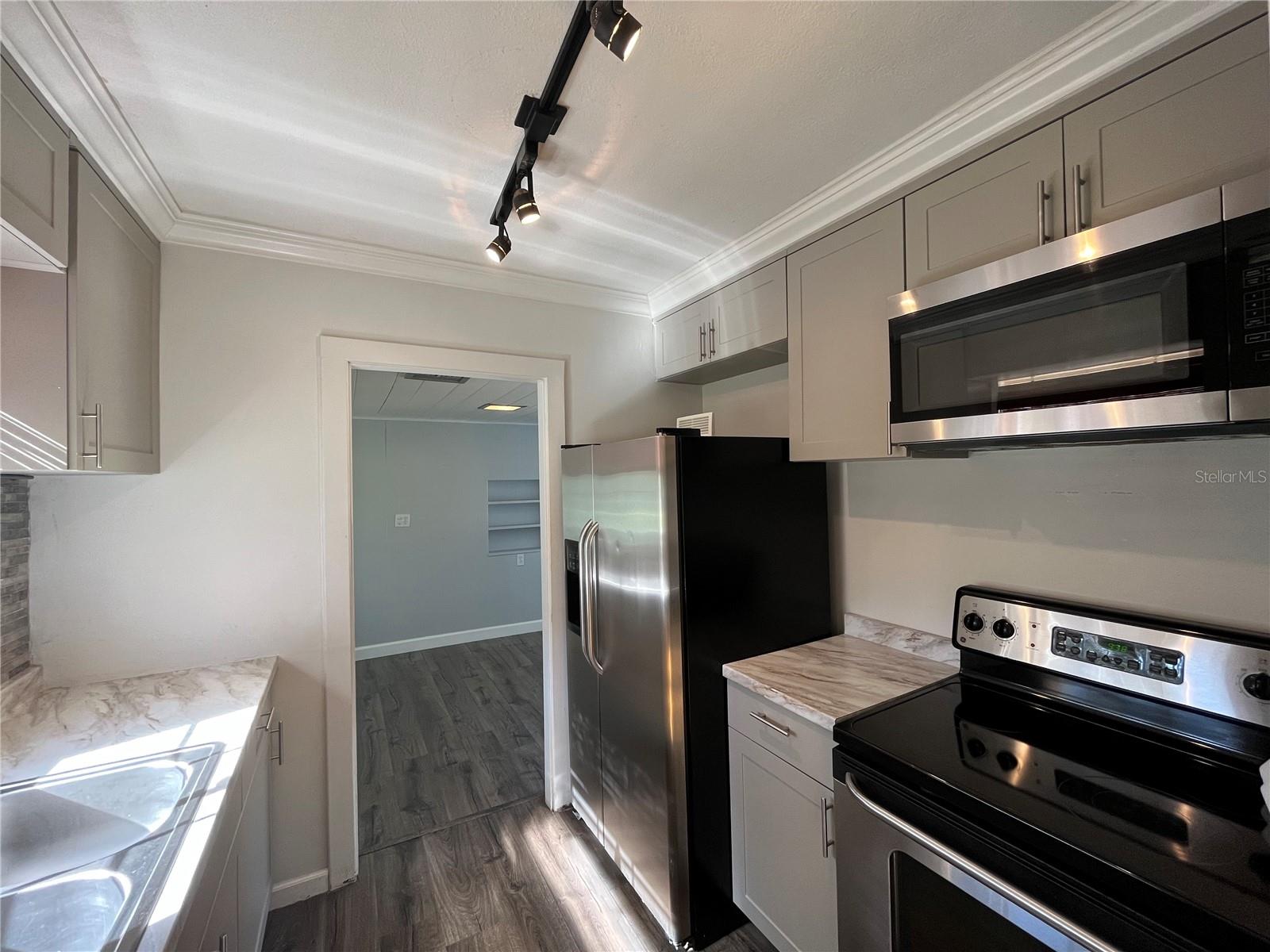 COLLEGE PARK FOURTH ADD - Residential Lease