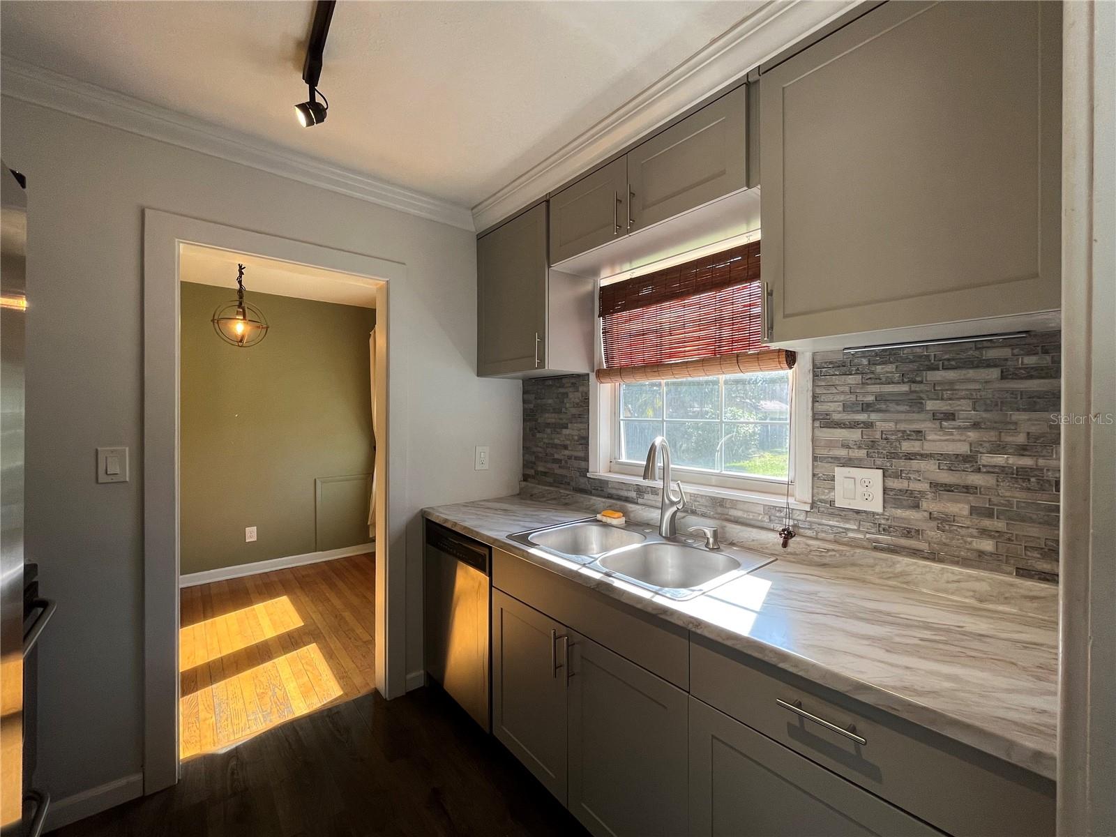 COLLEGE PARK FOURTH ADD - Residential Lease