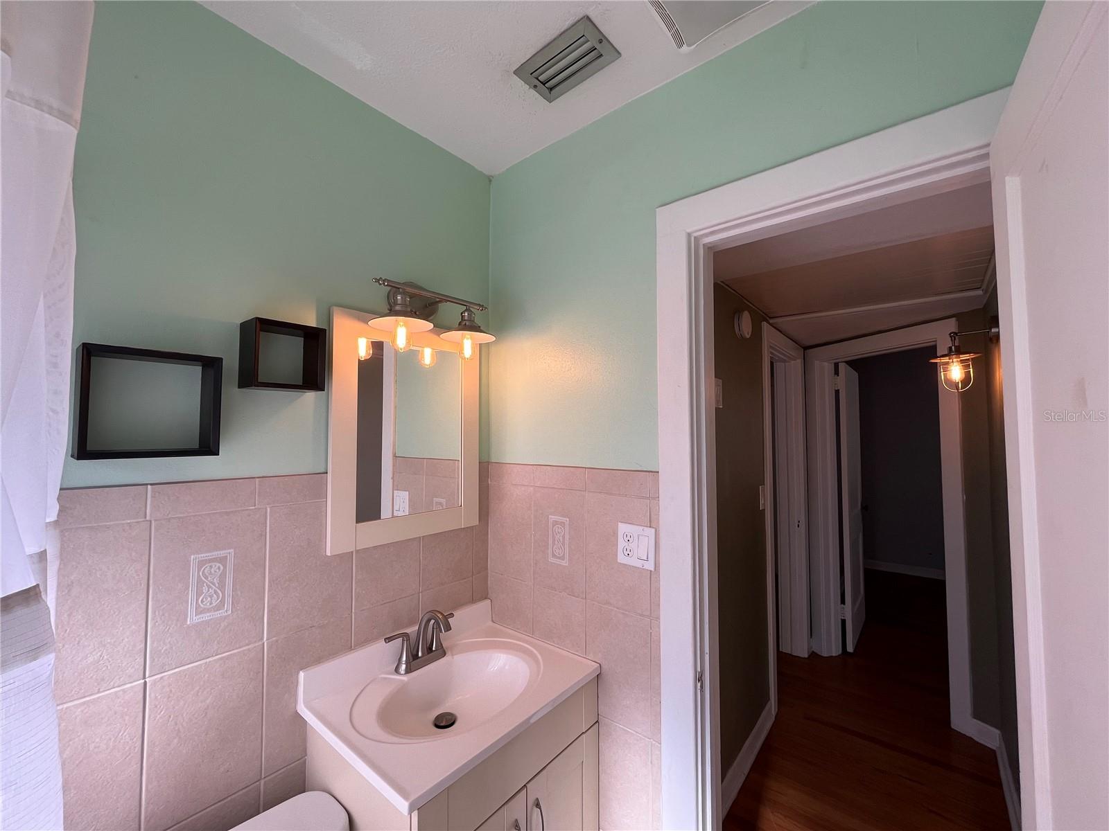 COLLEGE PARK FOURTH ADD - Residential Lease