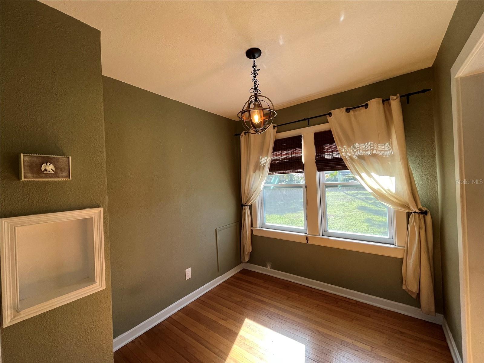 COLLEGE PARK FOURTH ADD - Residential Lease