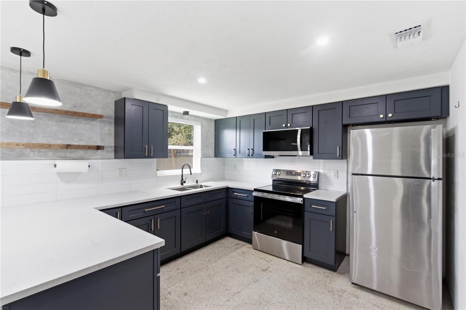 TAHITIAN HOMES - Residential