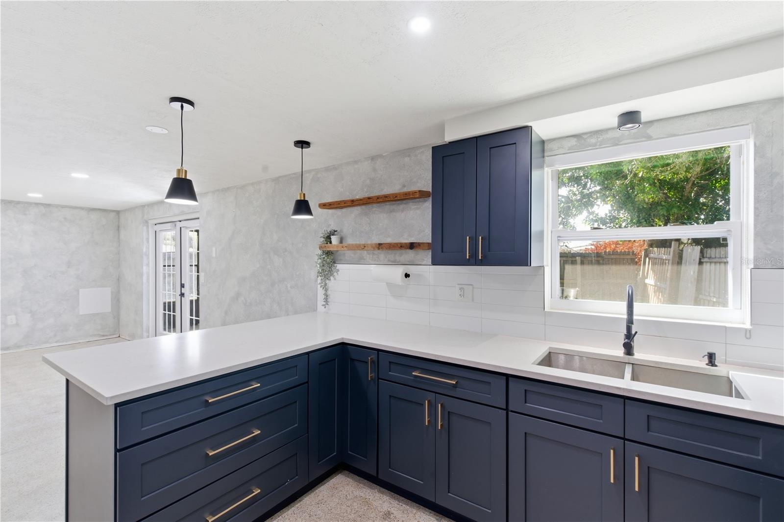 TAHITIAN HOMES - Residential