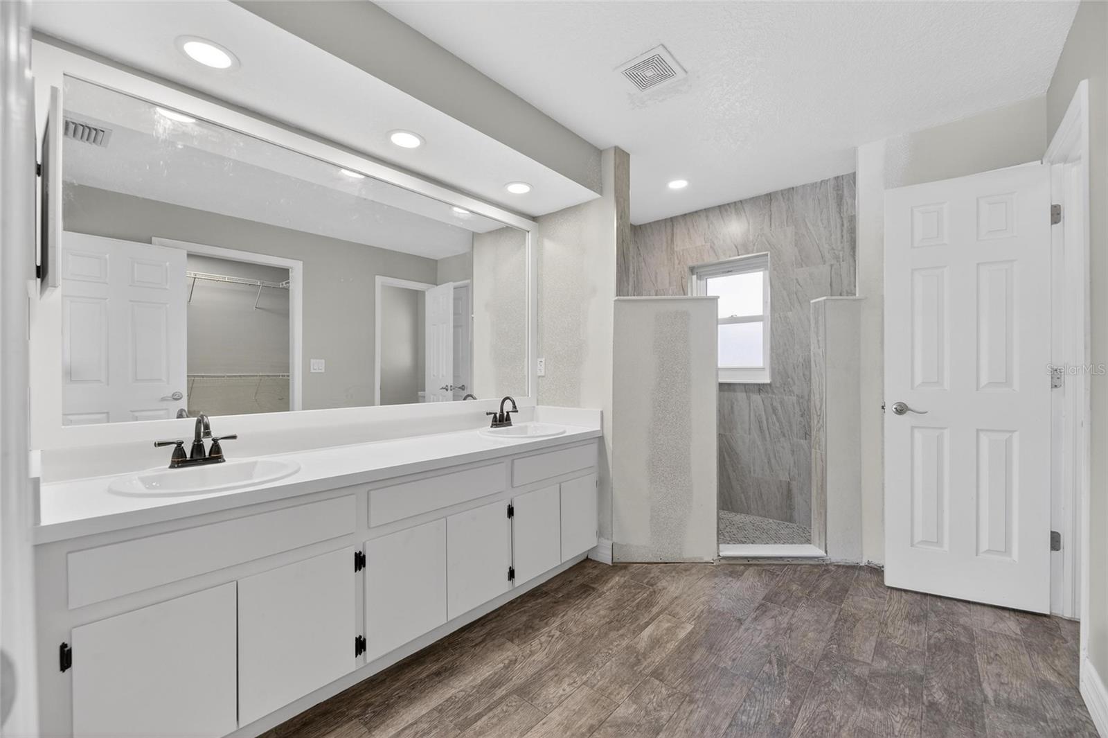 APOLLO BEACH UNIT TWO - Residential Lease