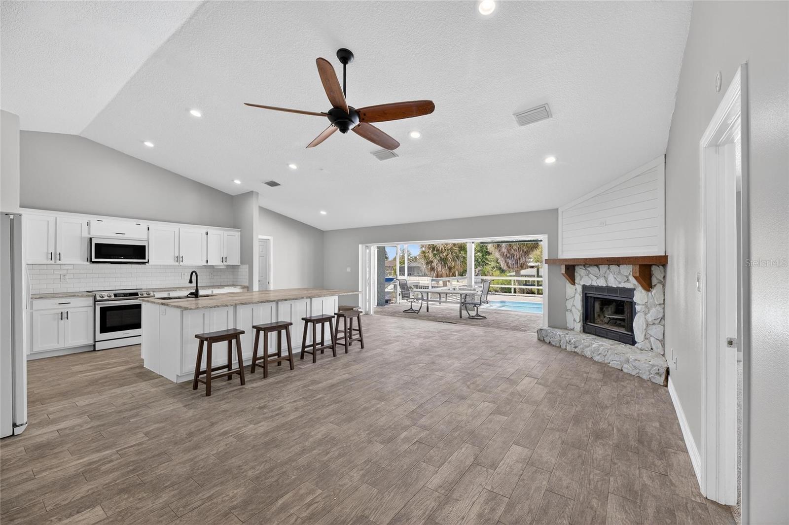 APOLLO BEACH UNIT TWO - Residential Lease