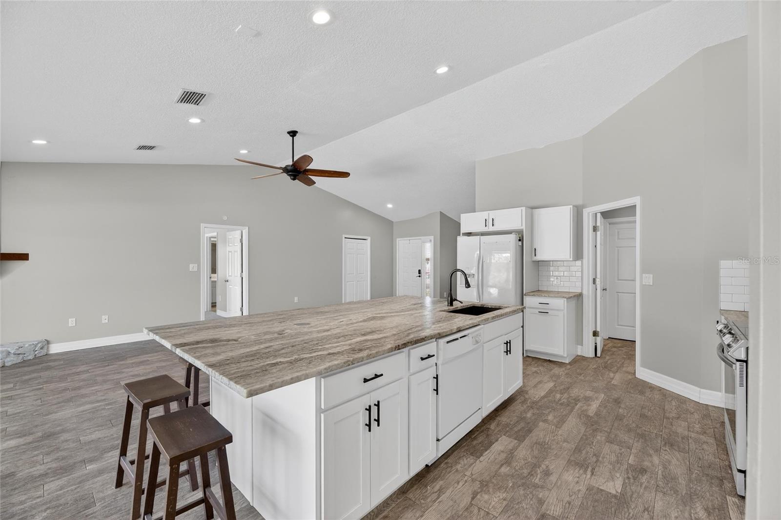 APOLLO BEACH UNIT TWO - Residential Lease