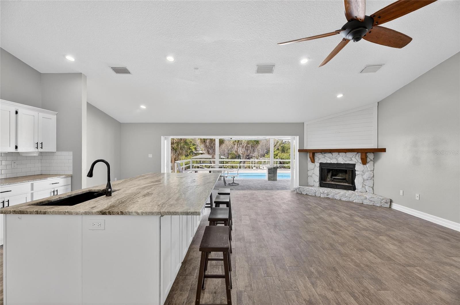 APOLLO BEACH UNIT TWO - Residential Lease