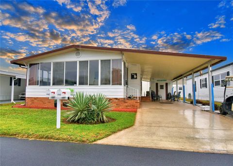 A home in WINTER HAVEN