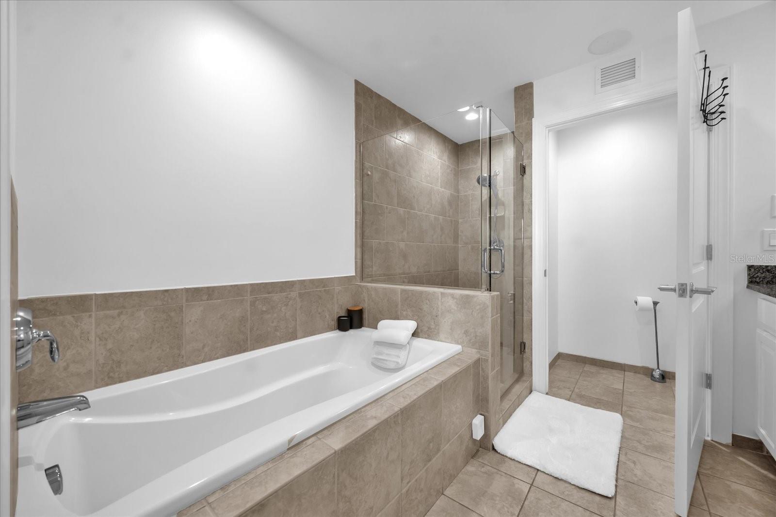 VENTANA A CONDO - Residential Lease