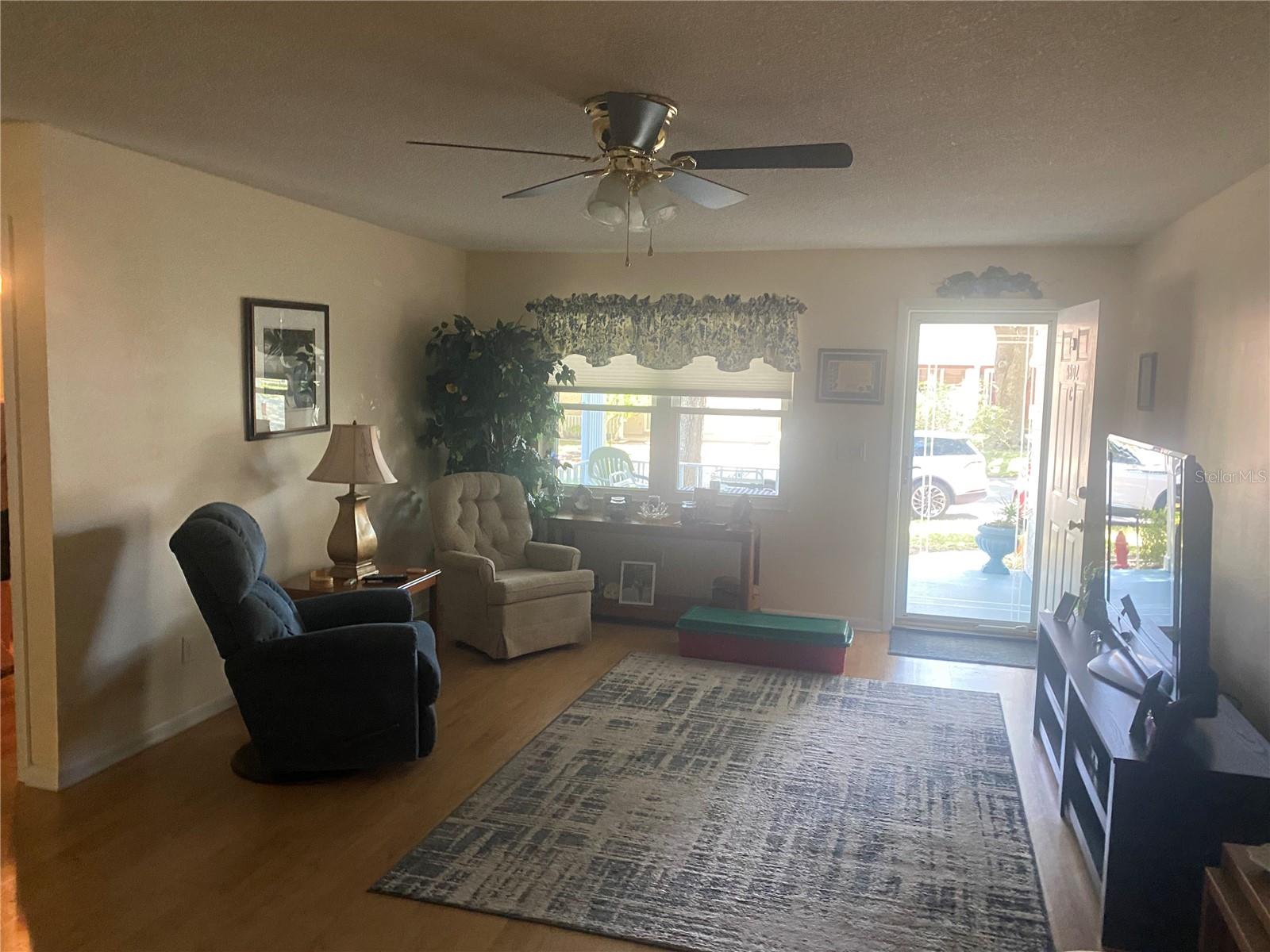 CIRCLE SQUARE WOODS - Residential