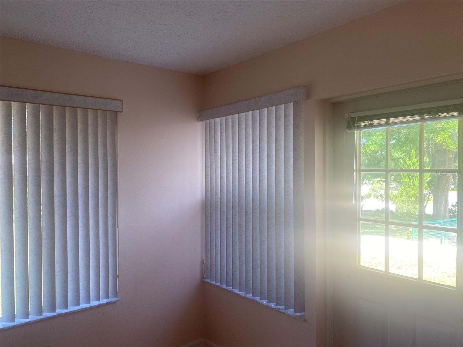CIRCLE SQUARE WOODS - Residential