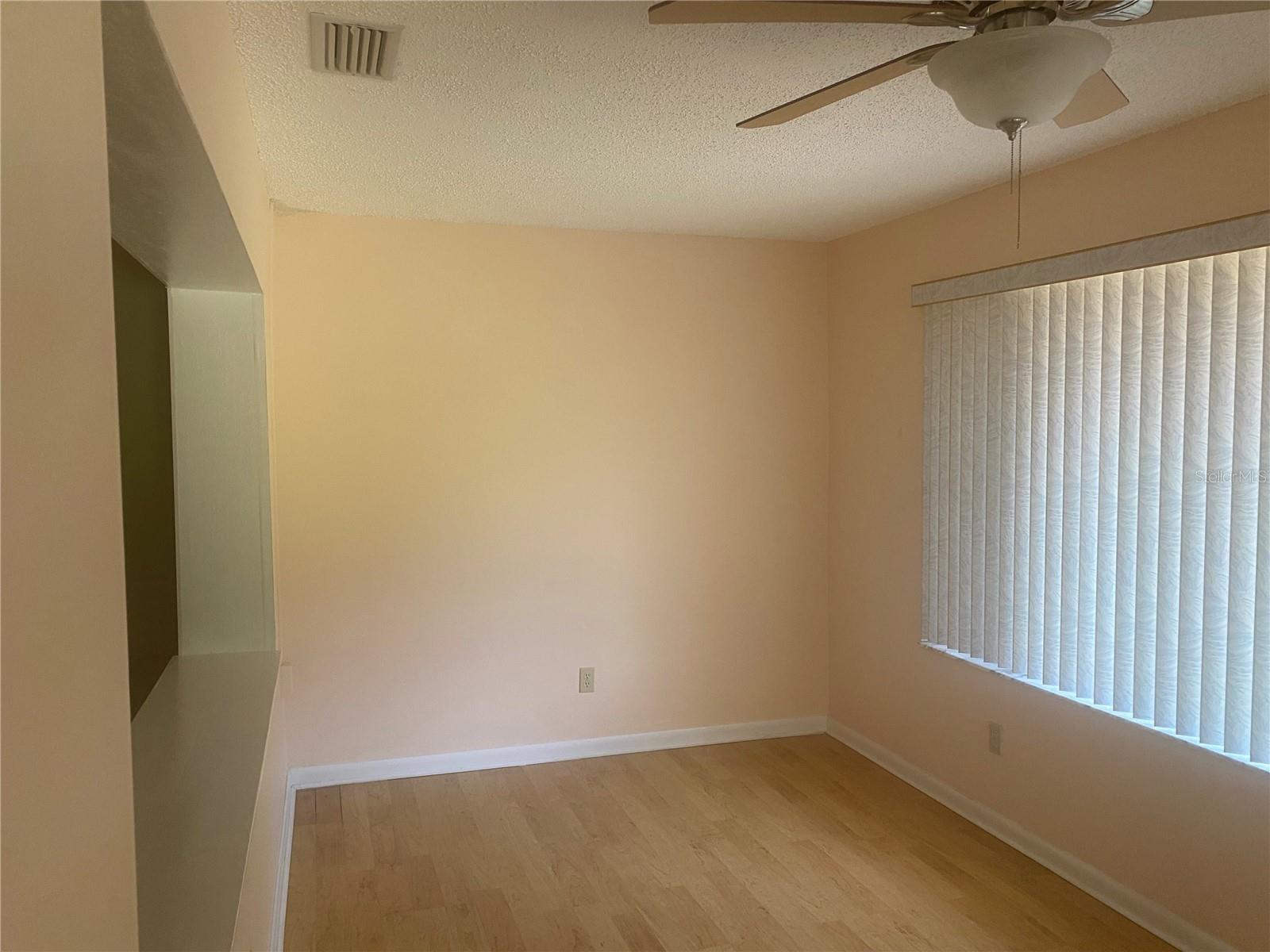 CIRCLE SQUARE WOODS - Residential