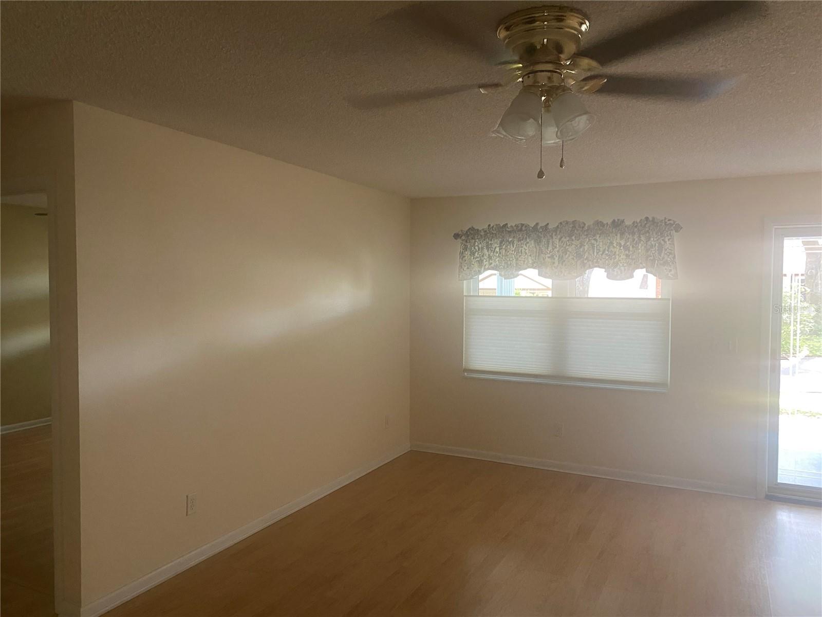 CIRCLE SQUARE WOODS - Residential