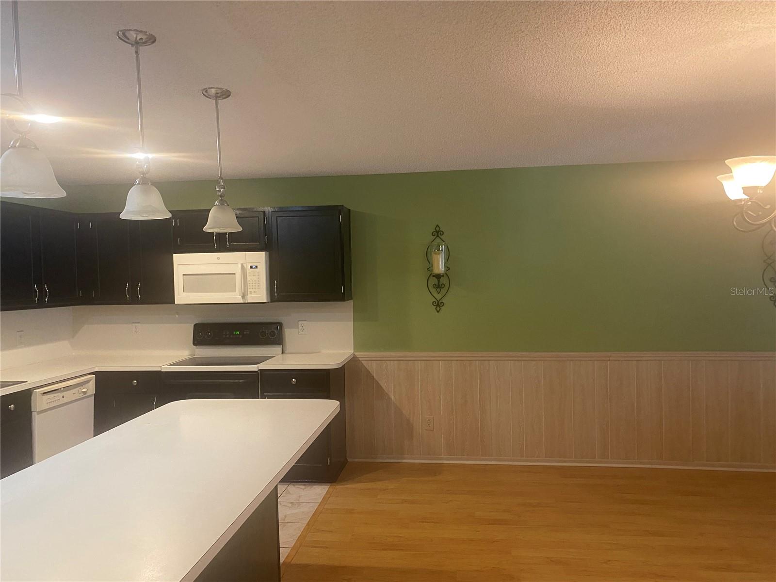 CIRCLE SQUARE WOODS - Residential