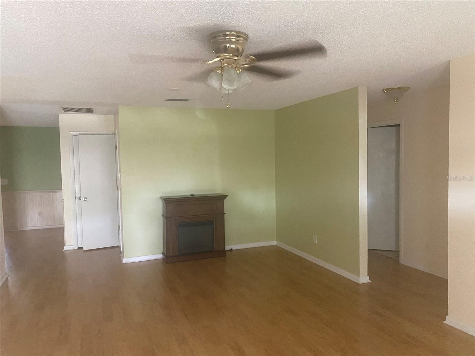 CIRCLE SQUARE WOODS - Residential