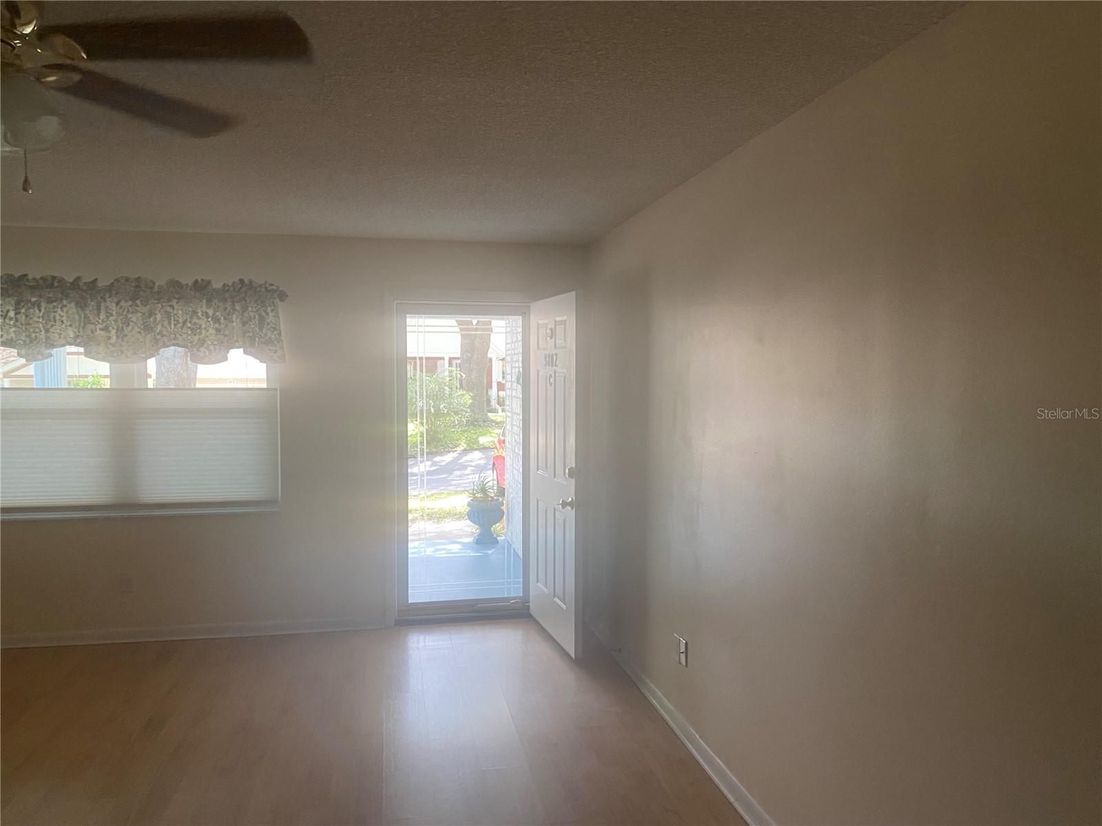 CIRCLE SQUARE WOODS - Residential