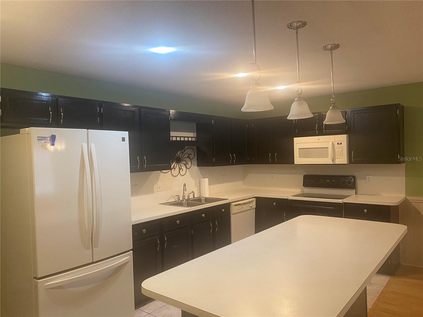 CIRCLE SQUARE WOODS - Residential