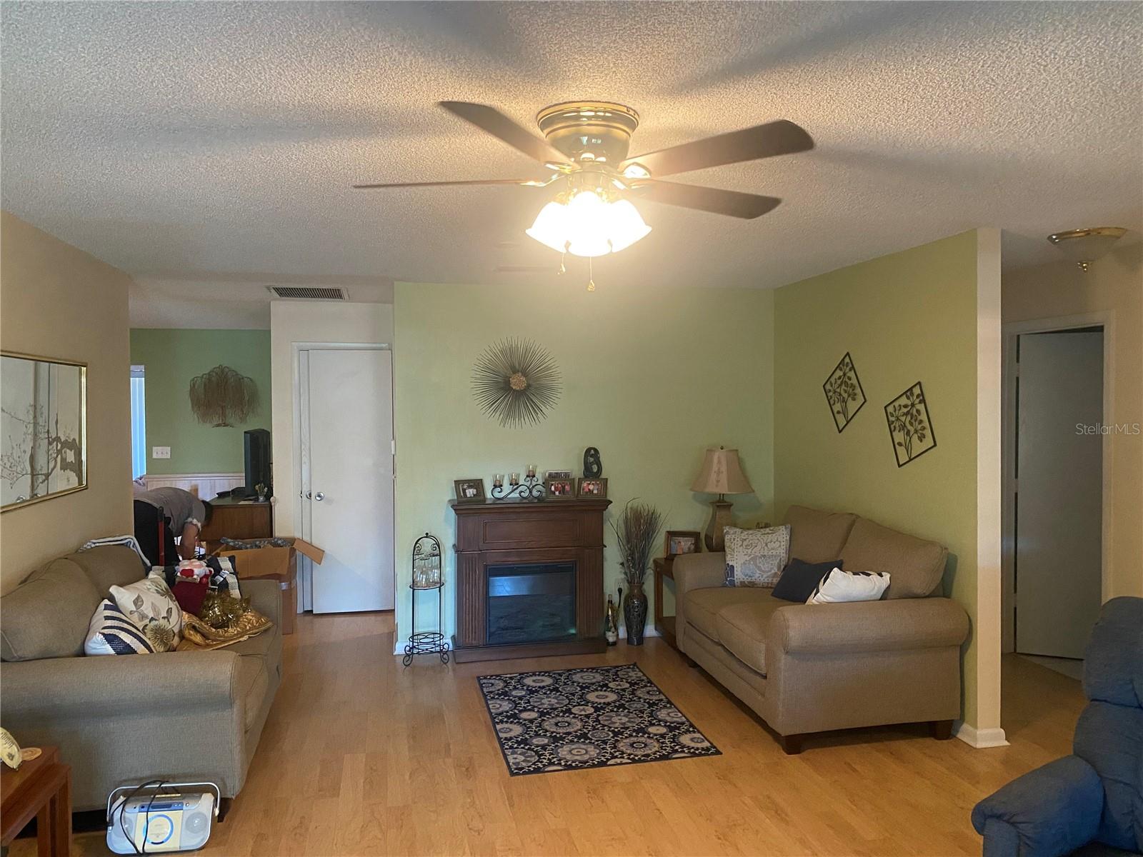 CIRCLE SQUARE WOODS - Residential