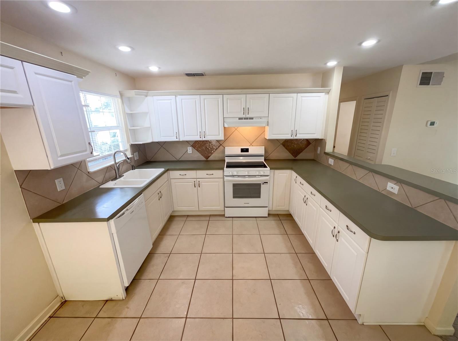 OAKWOOD SHORES - Residential