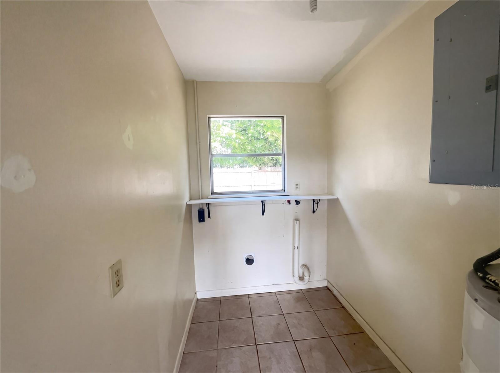 OAKWOOD SHORES - Residential