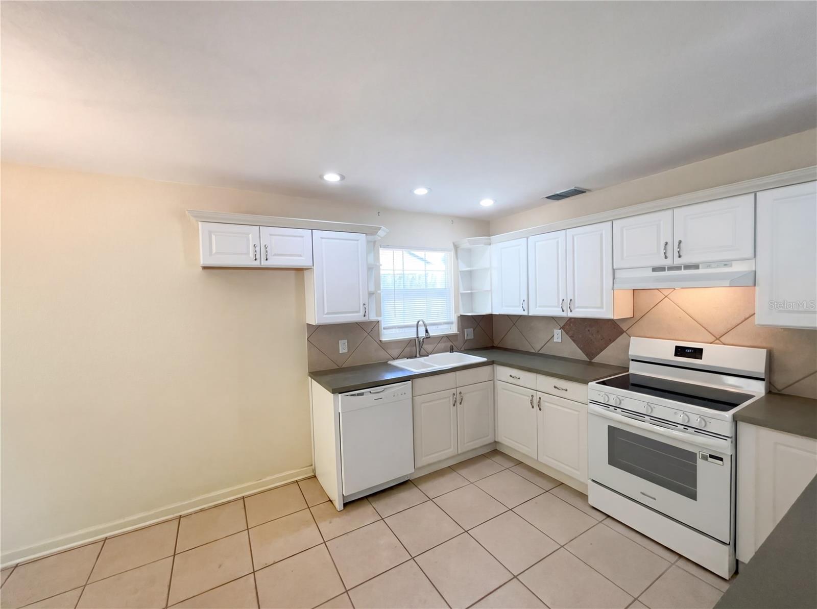 OAKWOOD SHORES - Residential