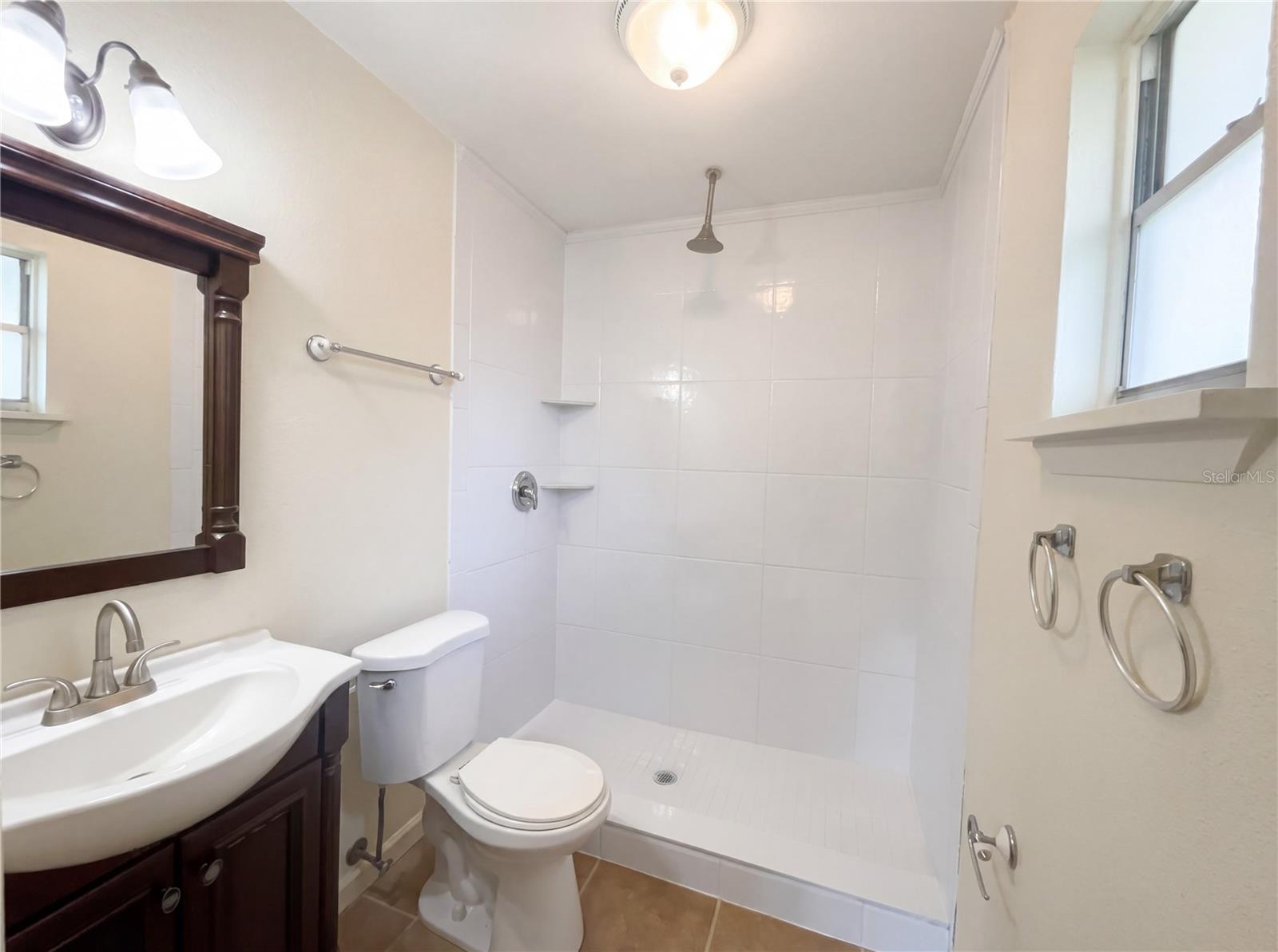 OAKWOOD SHORES - Residential