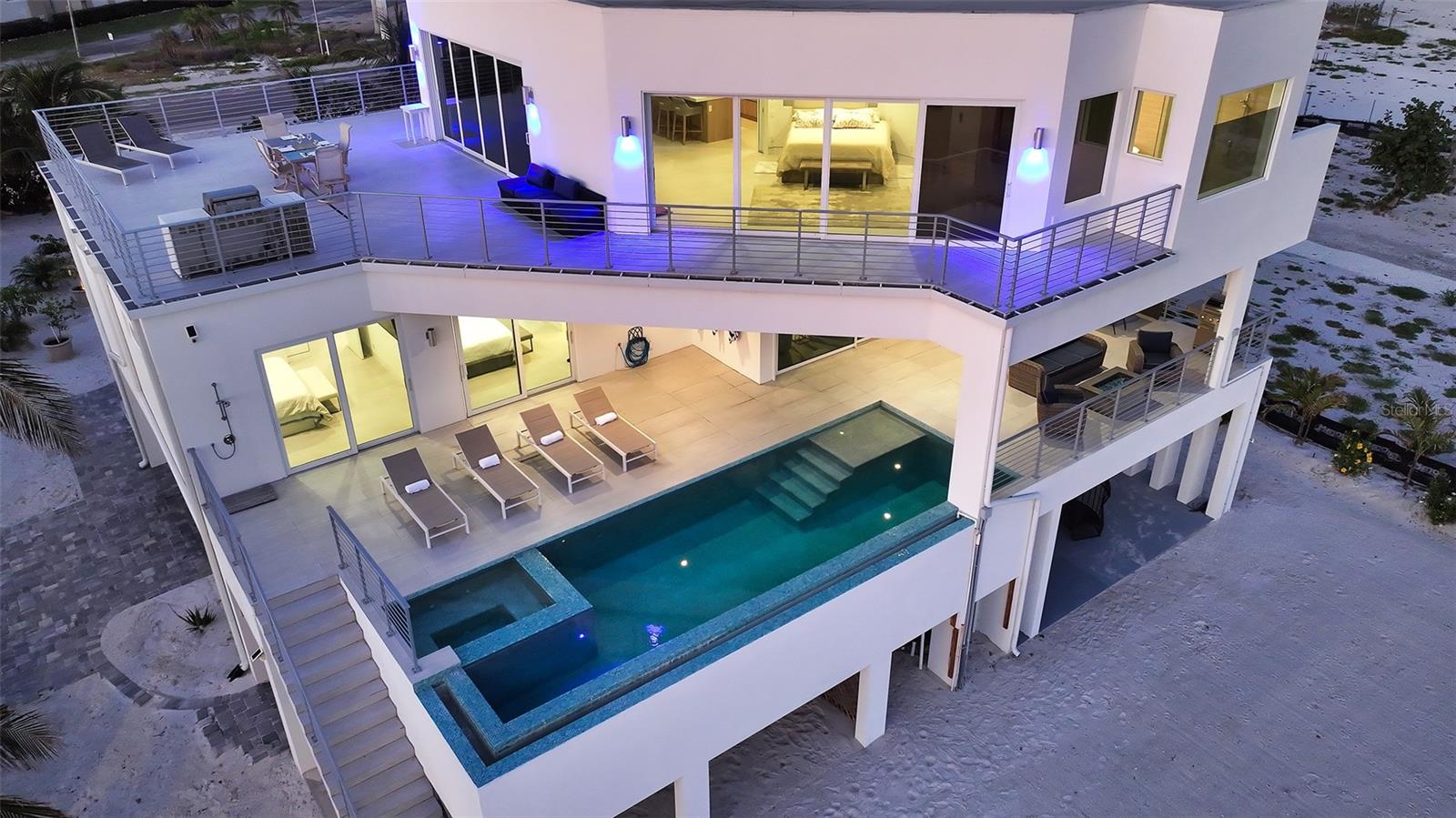 SLEEPY LAGOON - Residential