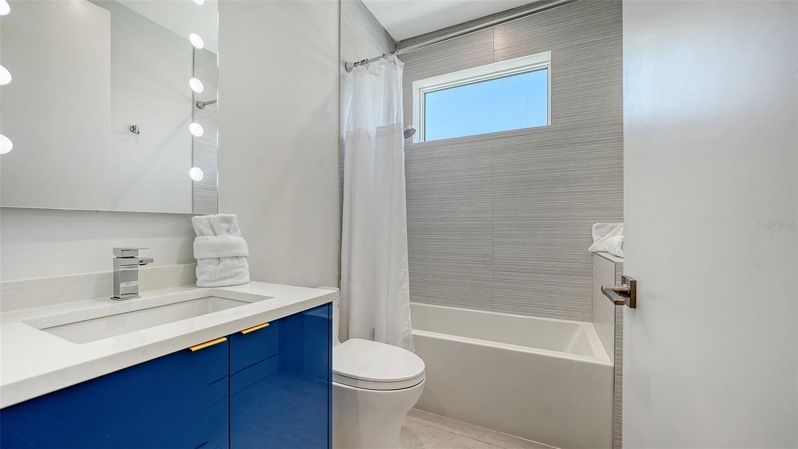 SLEEPY LAGOON - Residential