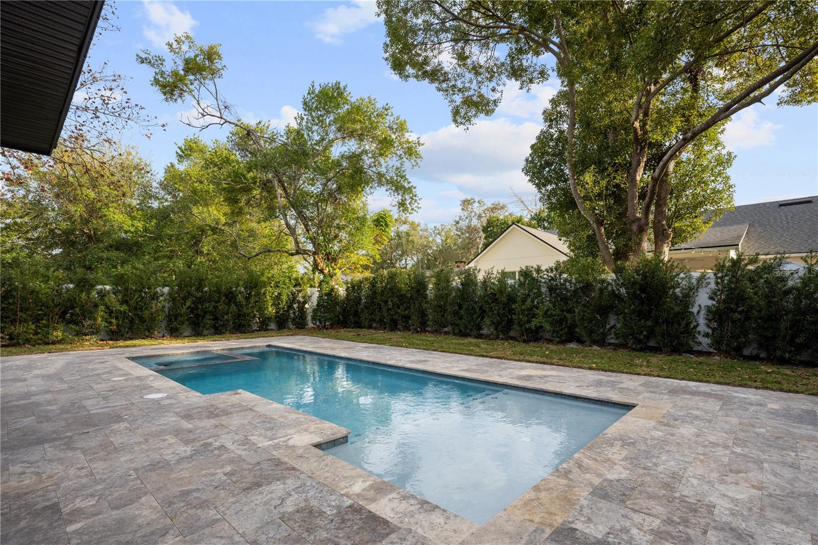 CHARMONT - Residential