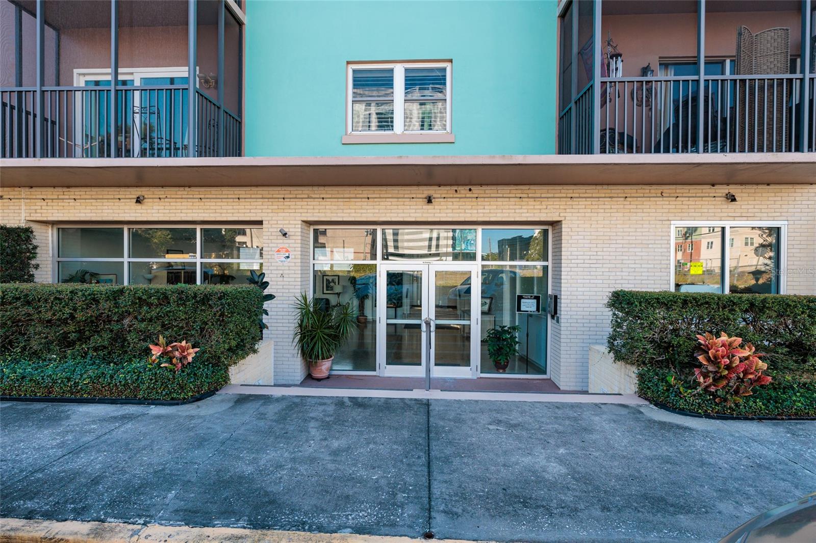 LAKE PALMS APTS CO-OP - Residential