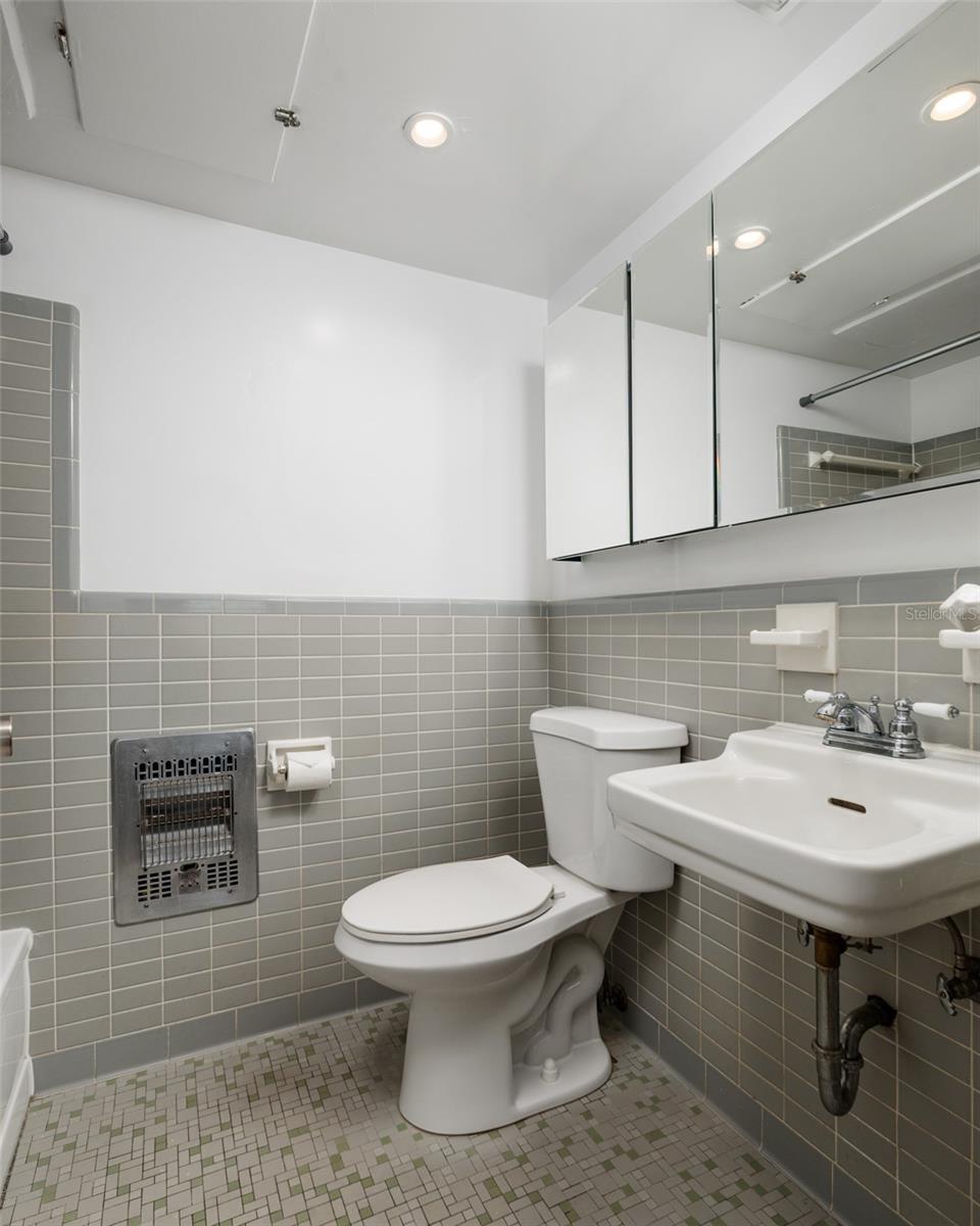 LAKE PALMS APTS CO-OP - Residential