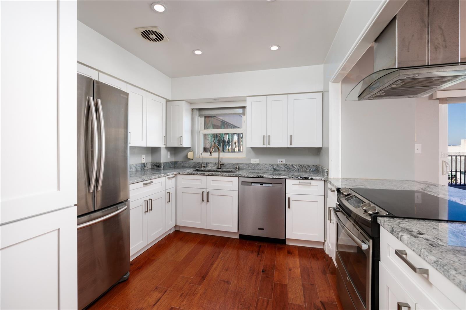 LAKE PALMS APTS CO-OP - Residential