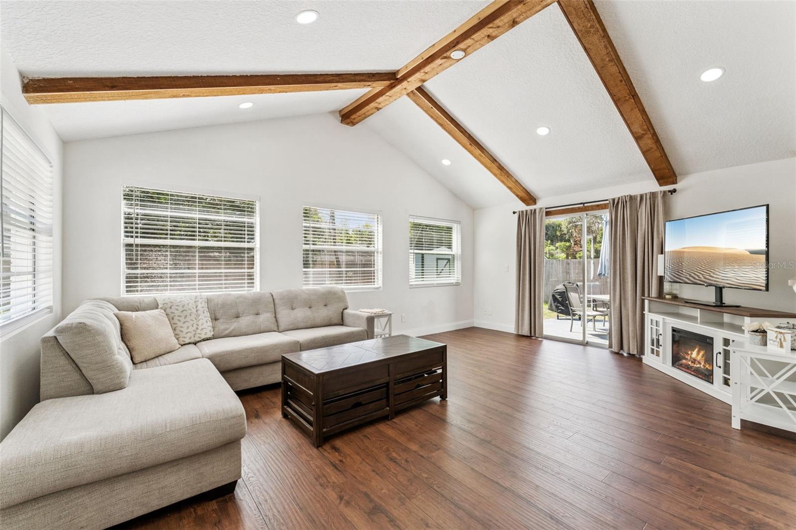 670 VINCENT DRIVE