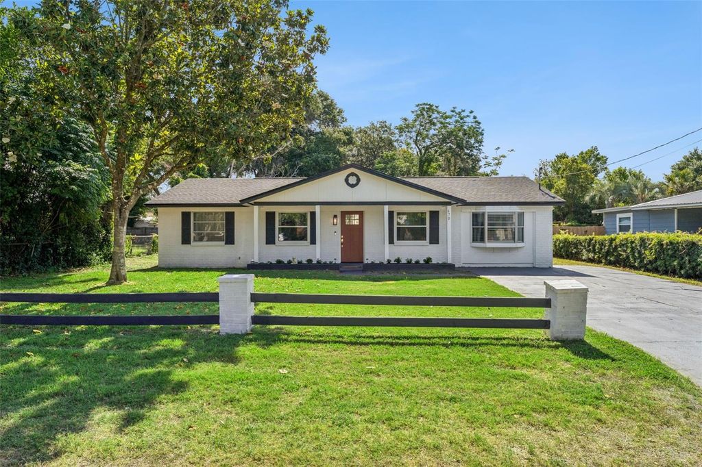 Photo of 670 Vincent Drive, Mount Dora, FL 32757 (MLS # O6410331)