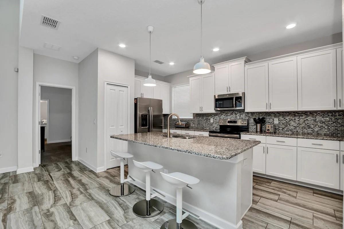 STOREY LAKE - Residential