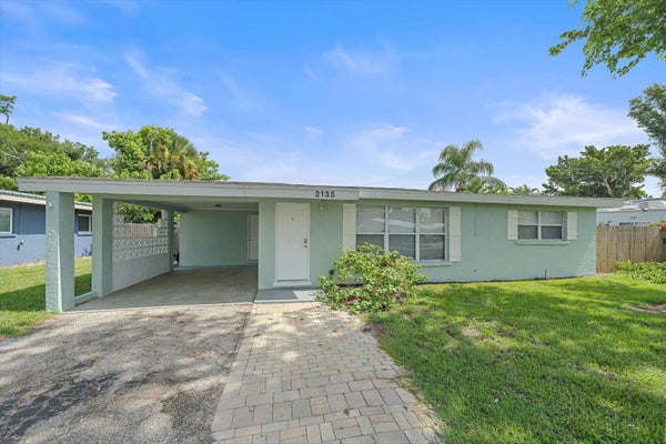 2135 LEE LN, SARASOTA, FL 34231 - Image 21be0ab2f8fabc57d6f63ebeac8c0086/320345565