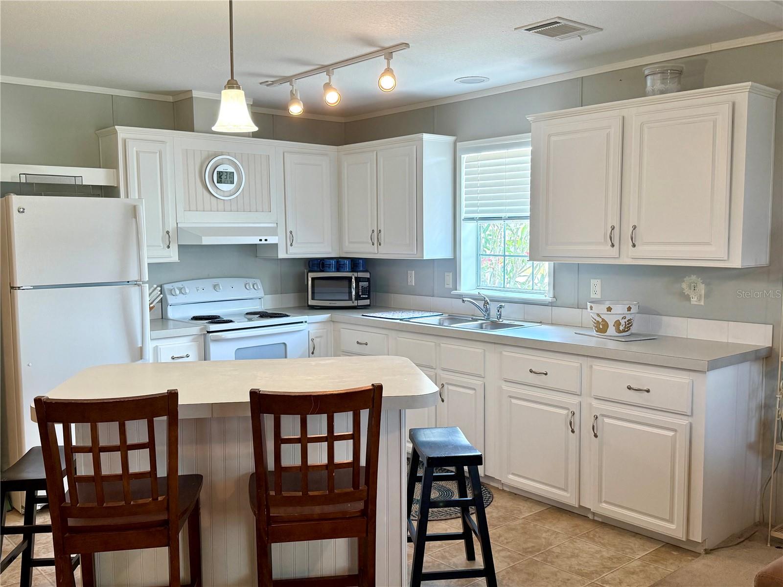 TRI-PAR ESTATES - Residential Lease