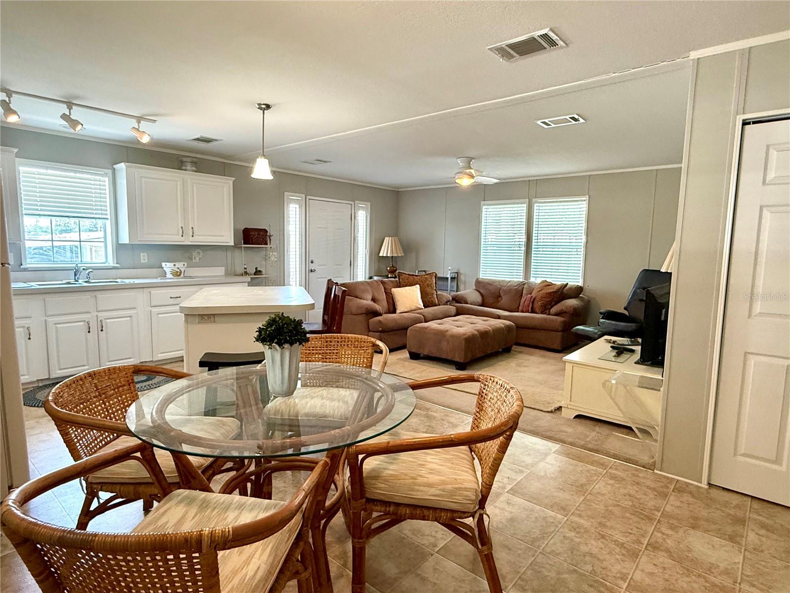TRI-PAR ESTATES - Residential Lease