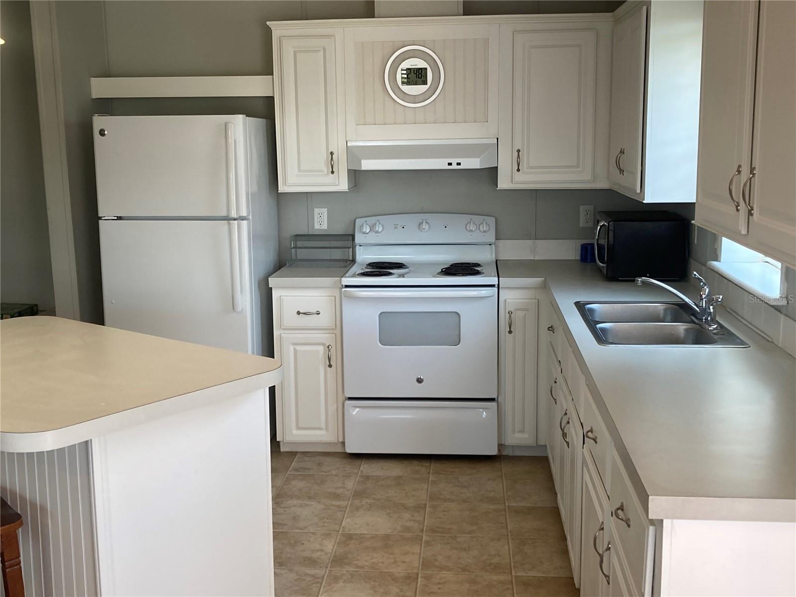 TRI-PAR ESTATES - Residential Lease