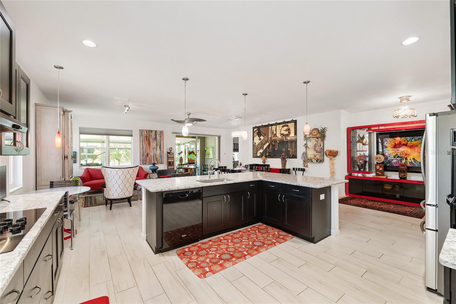 ON TOP OF THE WORLD - Residential