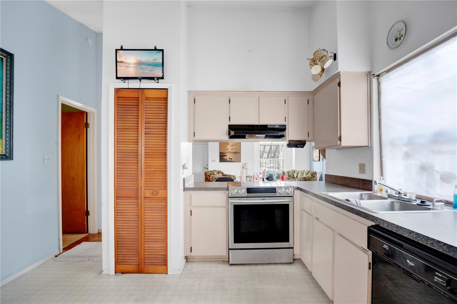 SURREY RIDGE - Residential