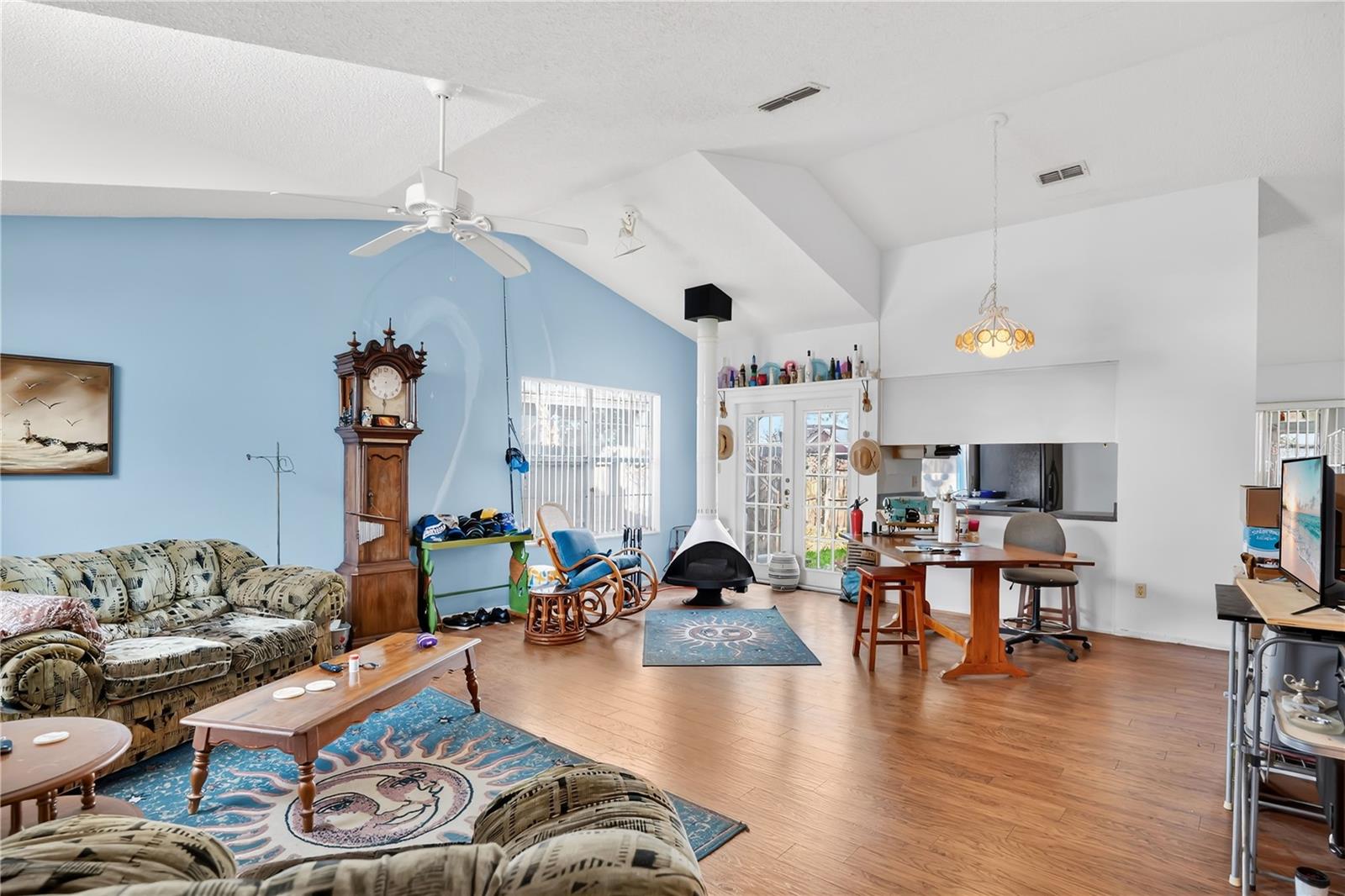 SURREY RIDGE - Residential