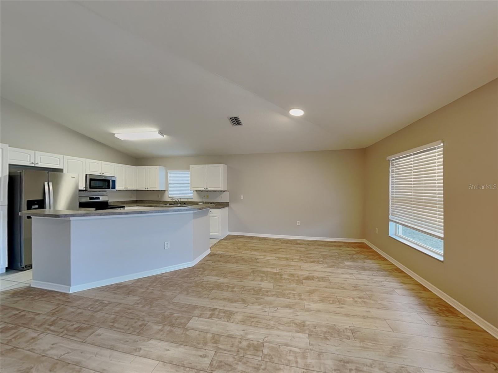 NORTH OAKS ESTATES - Residential Lease