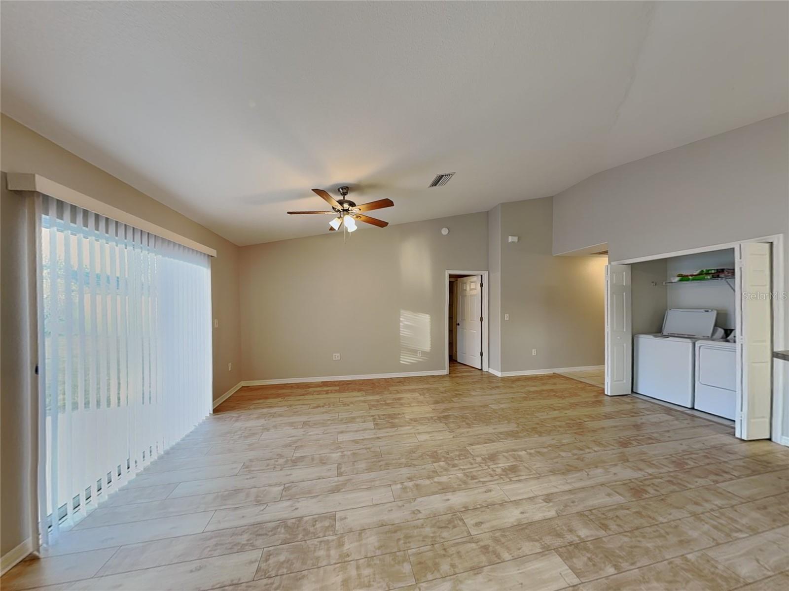 NORTH OAKS ESTATES - Residential Lease