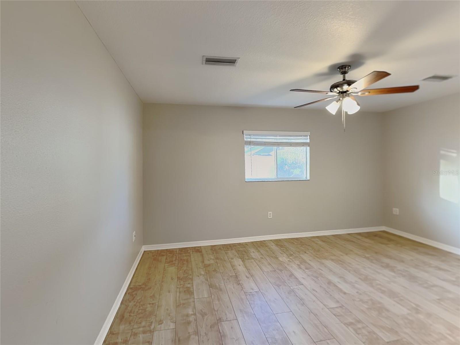 NORTH OAKS ESTATES - Residential Lease