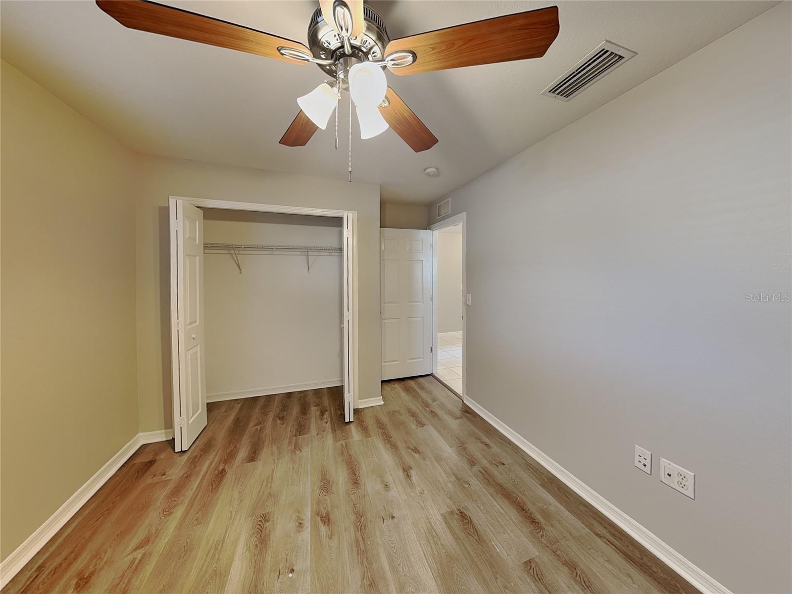 NORTH OAKS ESTATES - Residential Lease